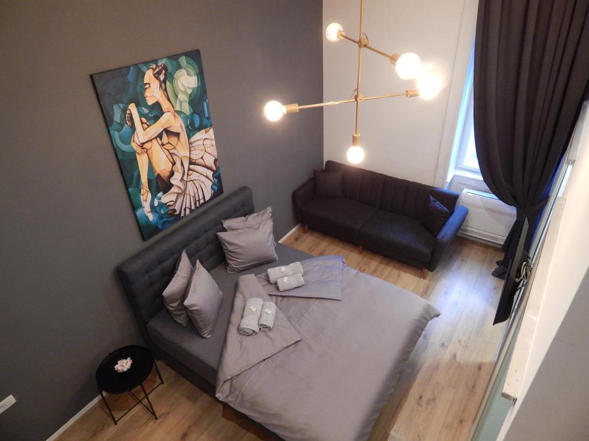 Gold Rooms And Suite 里耶卡 外观 照片